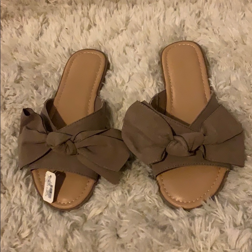 Bow sandals